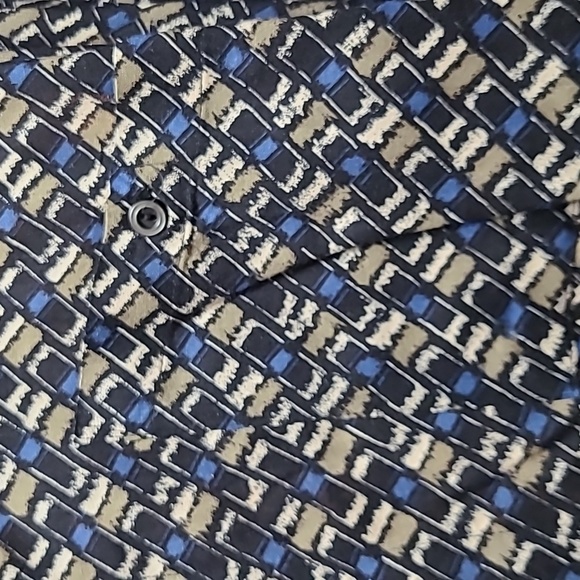 Men's Short Sleeve Button Down Shirt - Picture 3 of 5